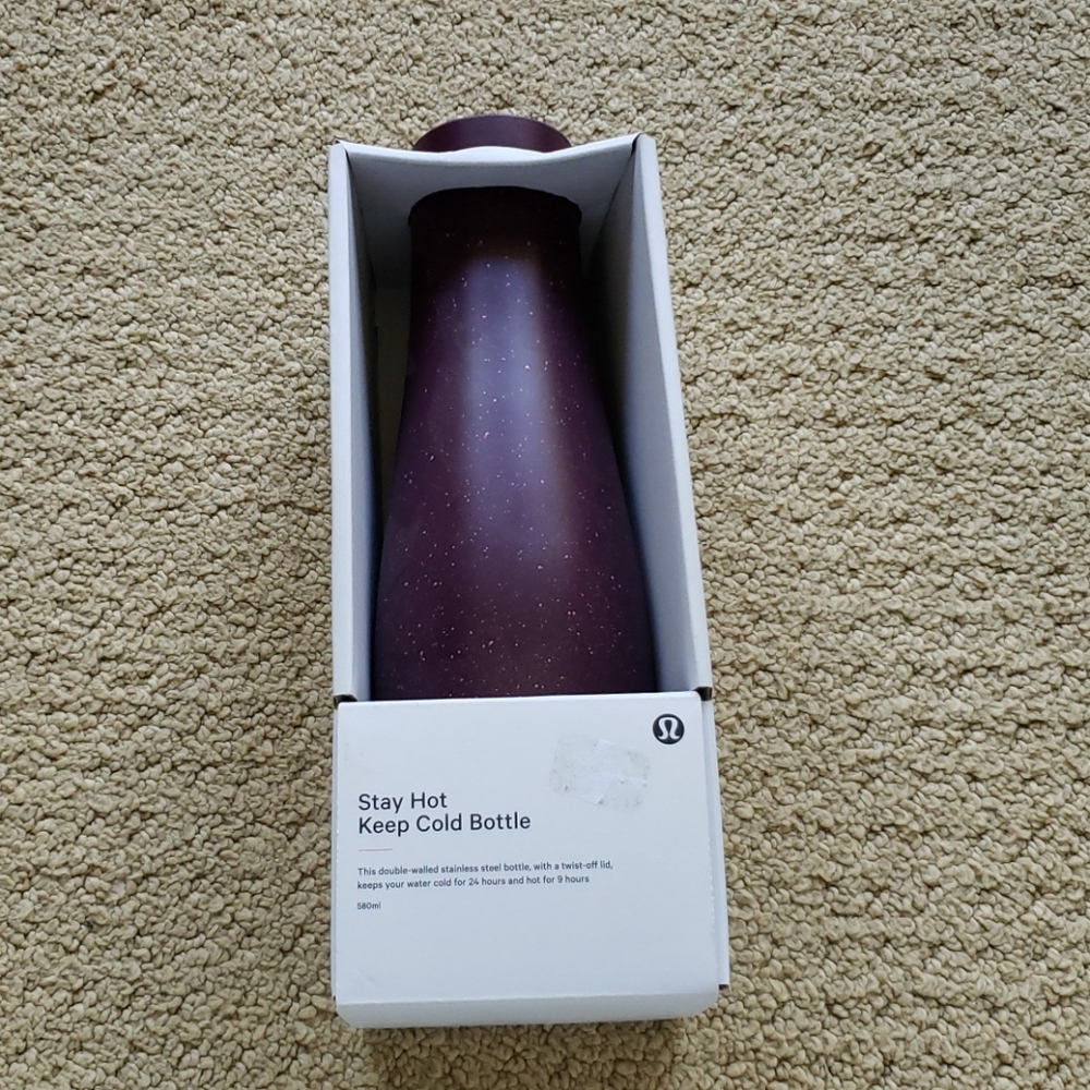 Lululemon water bottle